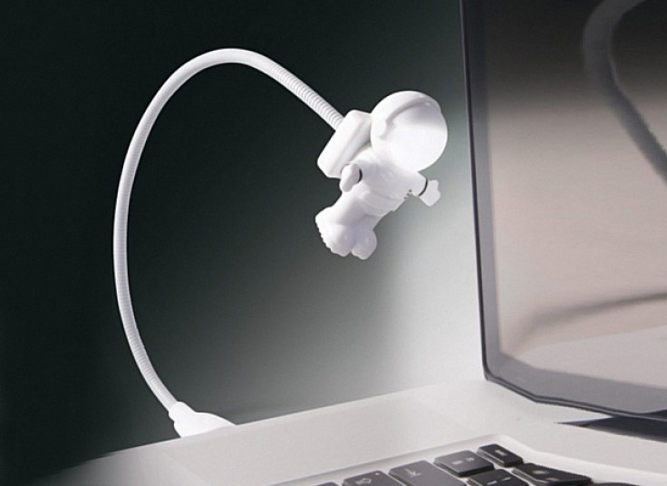 چراغ USB طرح فضانورد