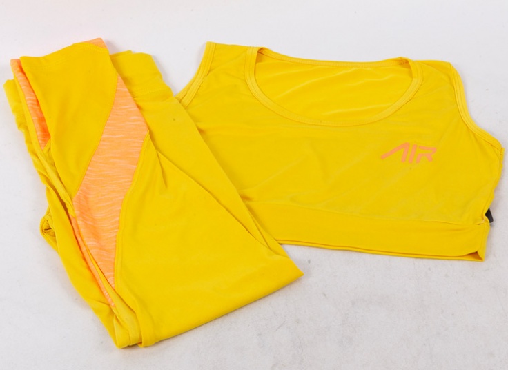 ست نیم تنه و لگ ورزشی زنانه