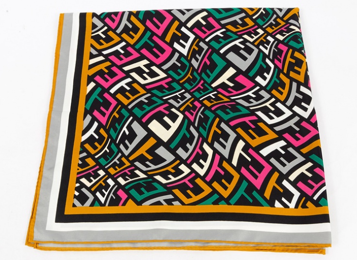 روسری ساتن ابریشم طرح Fendi