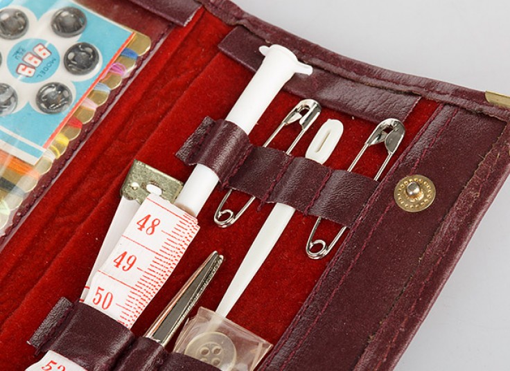 کیف مسافرتی نخ و سوزن SEWING KIT
