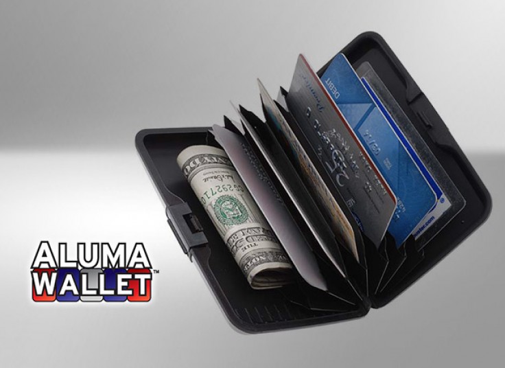 جاکارتی و کیف آلوما AlumaWallet