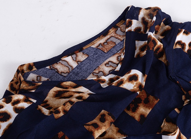 تاپ یقه گره‌ای نخی طرحدار