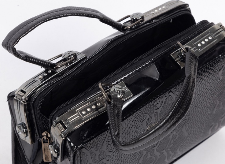 کیف زنانه ورنی Prada