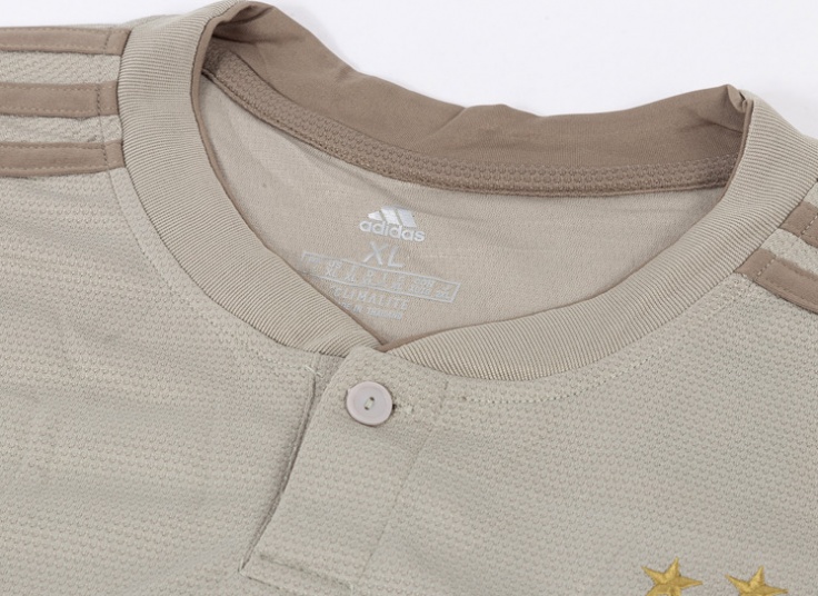 تیشرت ورزشی طرح adidas