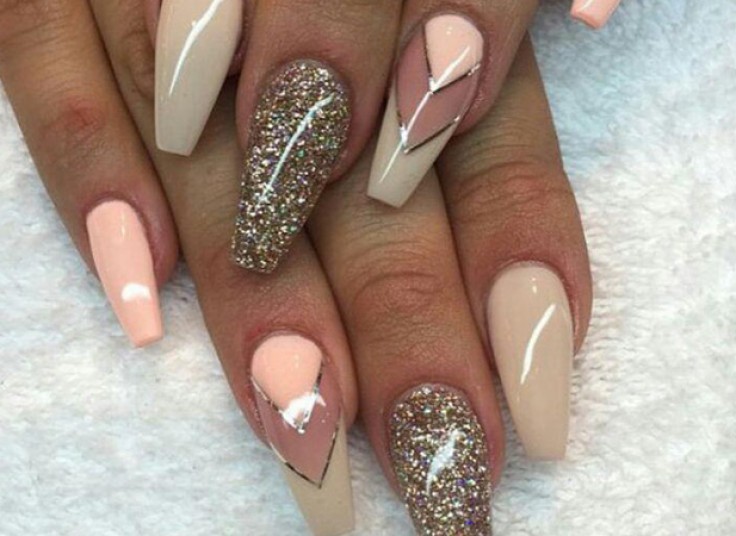 خدمات ناخن سالن ماه پیشونی