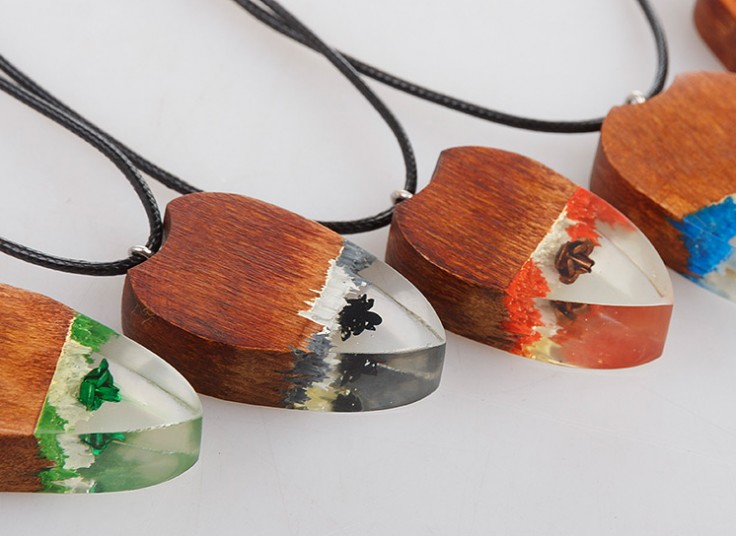 گردنبند چوبی گل رز