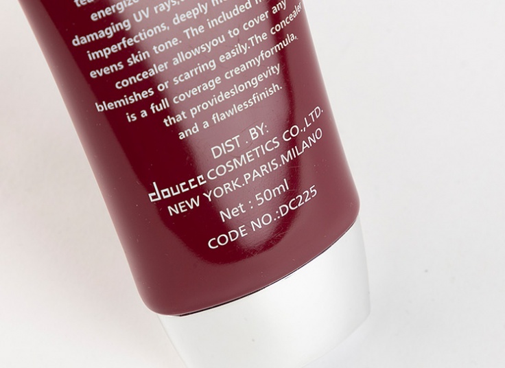 کرم پودر کانسیلردار طرح doucce