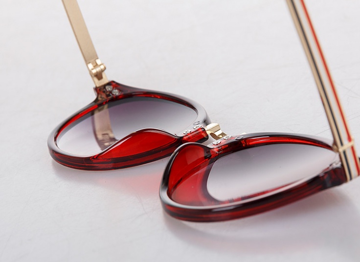 عینک آفتابی طرح TOMMY