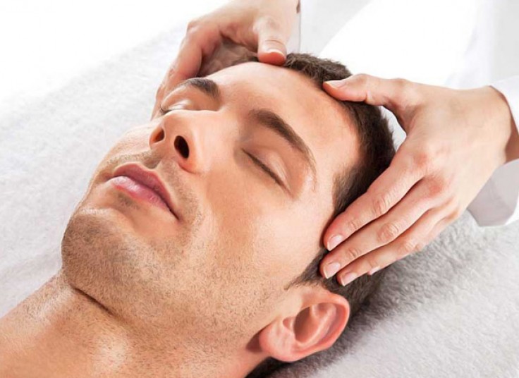 ماساژ سر و صورت پیرایش برسام