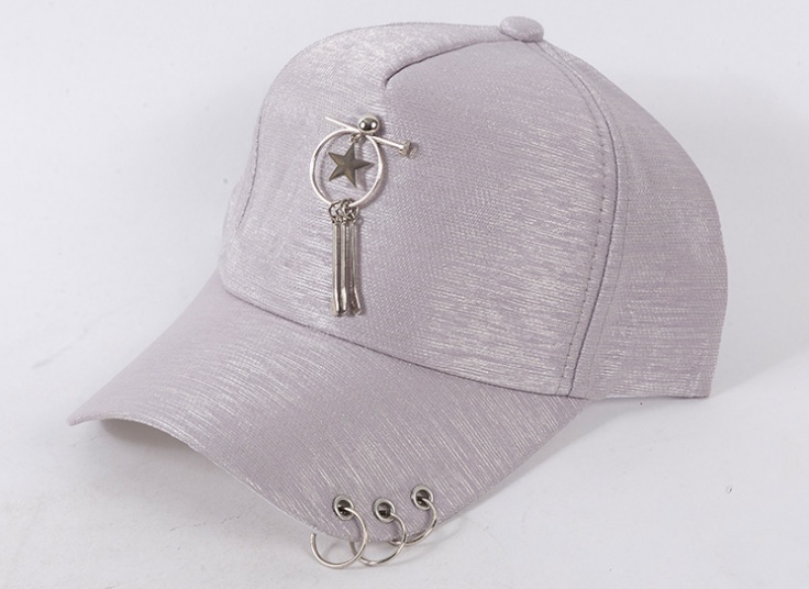 کلاه کپ پیرسینگ دار