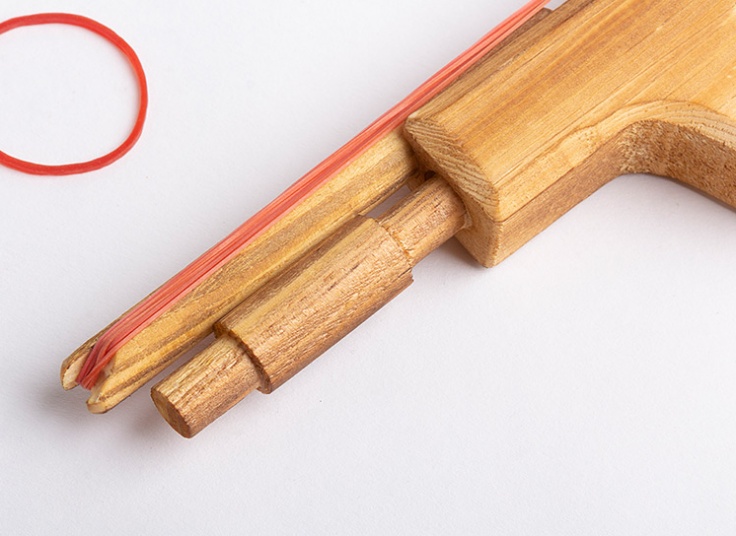 اسباب بازی تفنگ چوبی