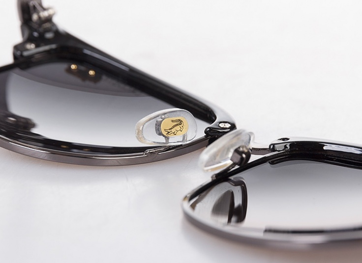 عینک آفتابی طرح Lacoste