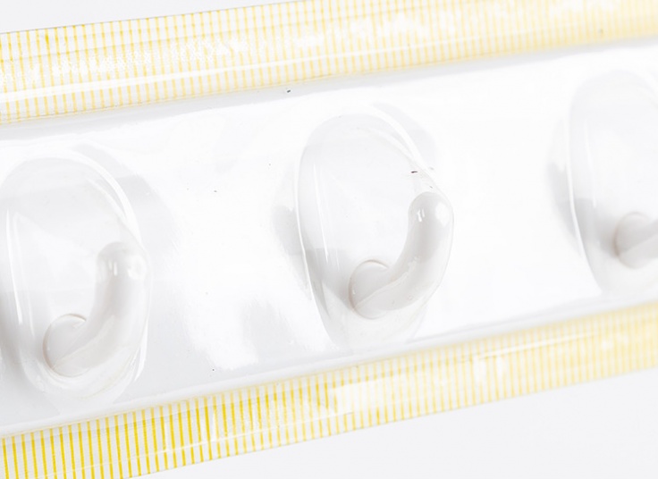 آویز پلاستیکی چسبی