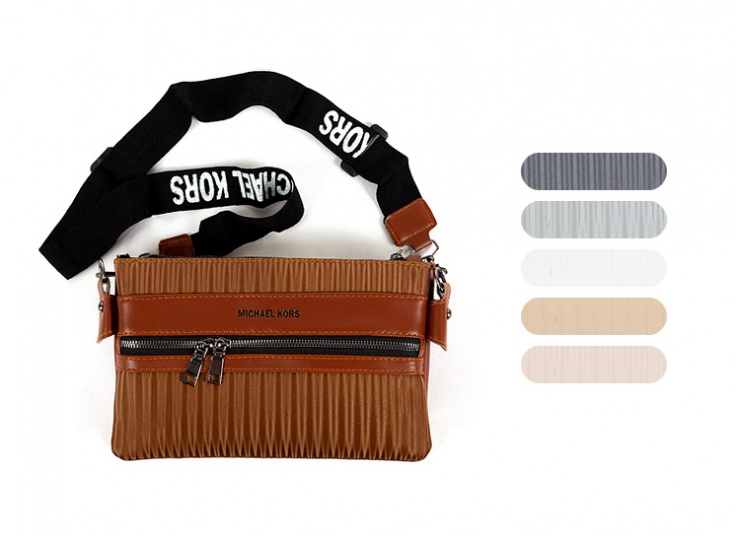 کیف پاسپورتی Michael Kors