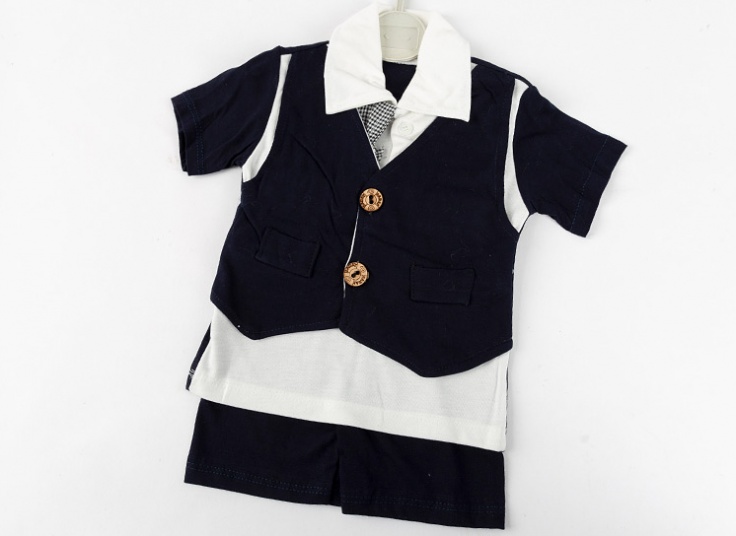 تیشرت و شلوارک کراوات‌دار