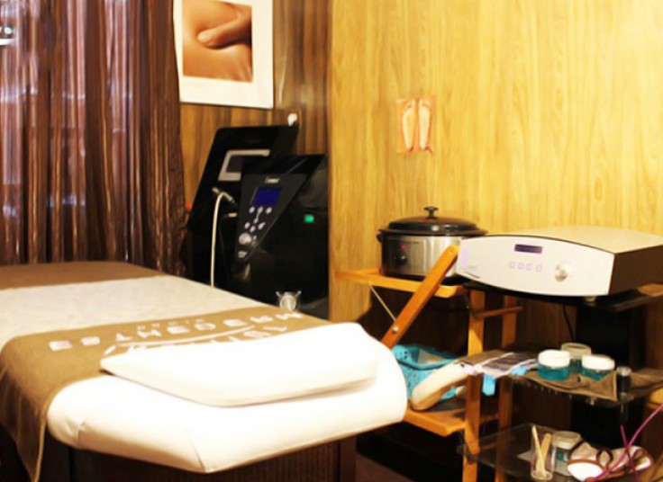 میکروپیگمنتیشن و کاشت مژه یاس سفید