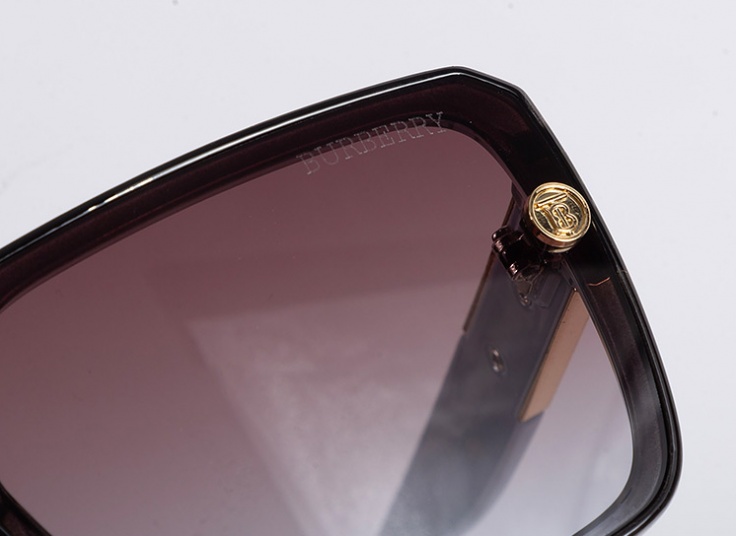 عینک آفتابی زنانه طرح Burberry مدل6066