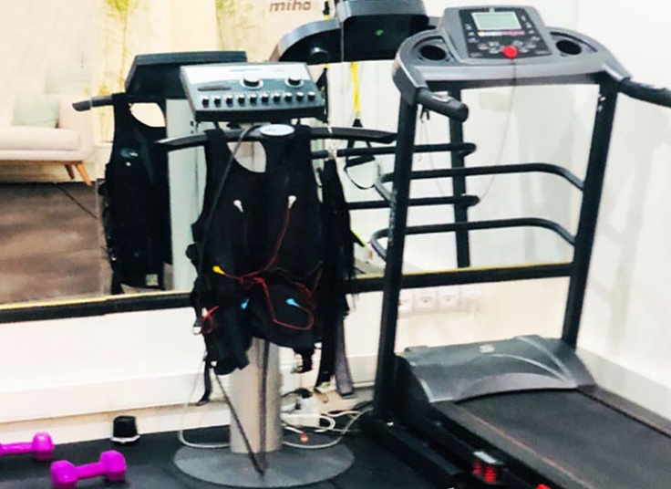 لاغری با دستگاه EMS در موسسه رویا