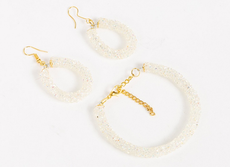 گوشواره و دستبند کریستالی