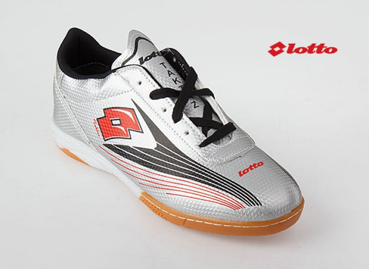 کفش فوتبالی CR7