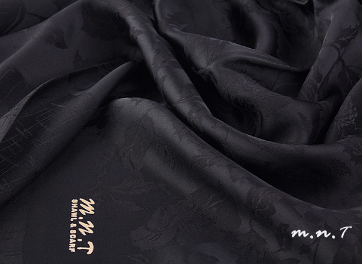 شال مشکی MNT