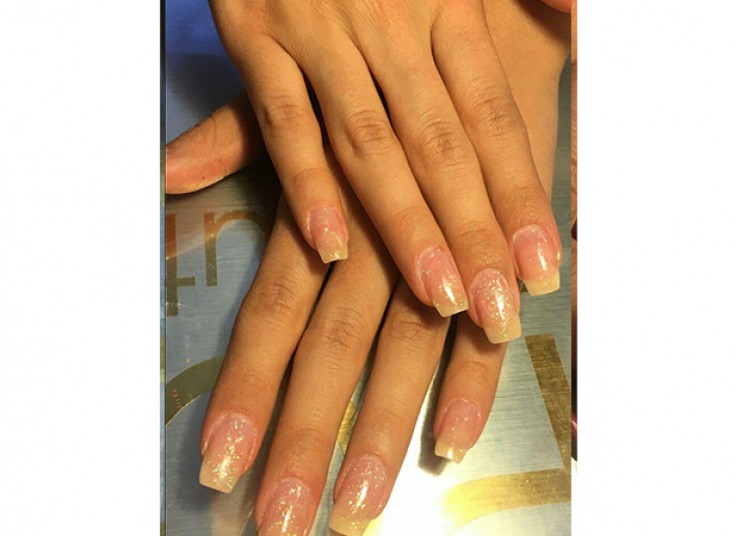 خدمات ناخن هستی گل