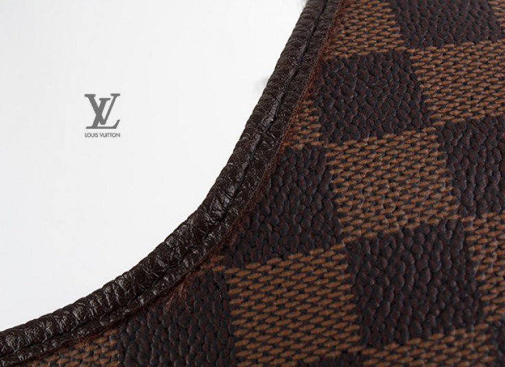 کفش اسنیکرز طرح LV