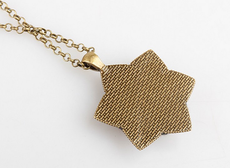 زیورآلات گلدوزی شده