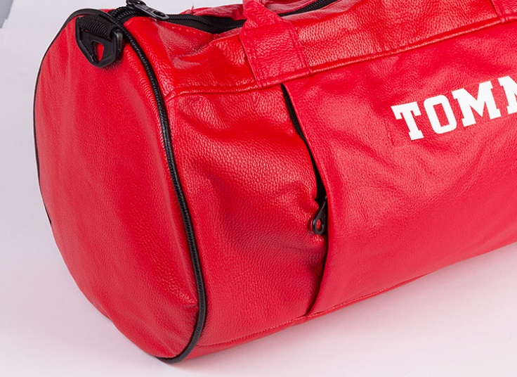 ساک چرمی باشگاهی Tommy Hilfiger