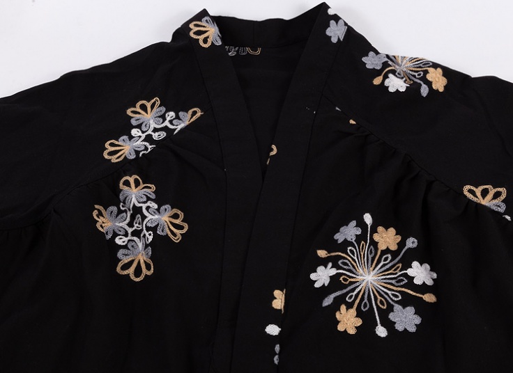 مانتو جلو باز خامه‌دوزی