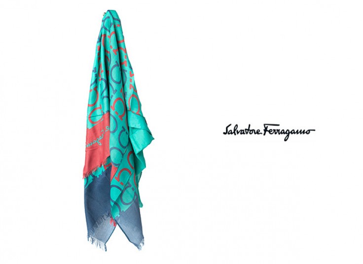 شال Salvatore Ferragamo
