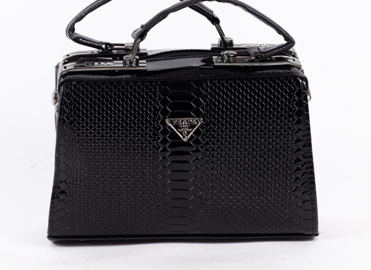 کیف زنانه ورنی Prada