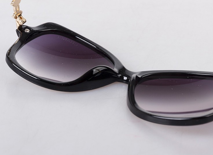 عینک آفتابی زنانه طرح CHANEL