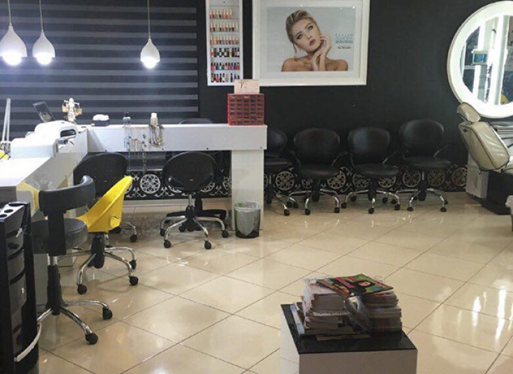 خدمات ناخن انستیتو زیبایی قیچی