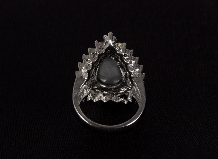 گردنبند و انگشتر نگین دار