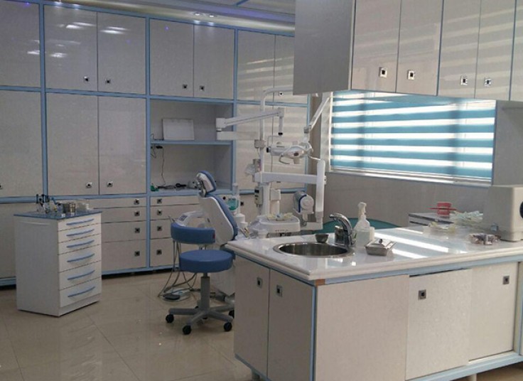 کاشت نگین دندان دکتر ملک زاده