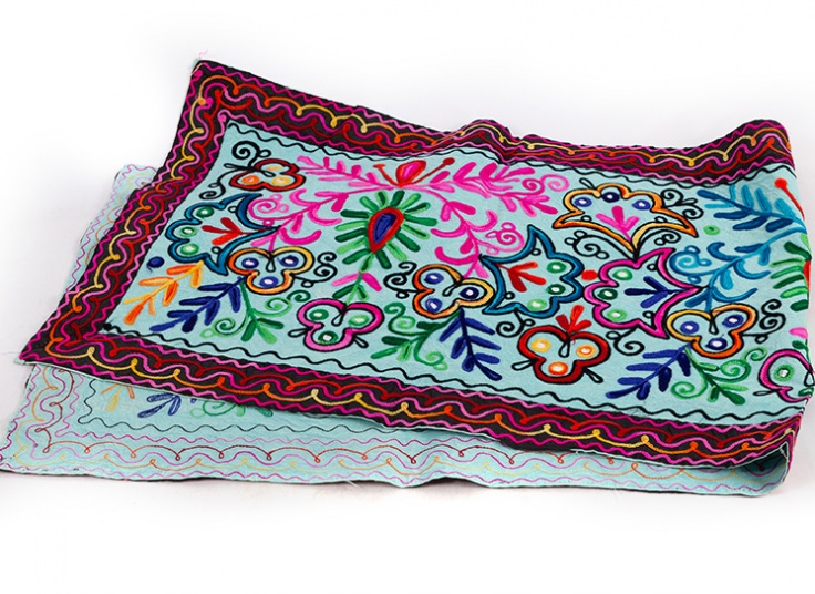 رومیزی سوزن دوزی و آینه کاری