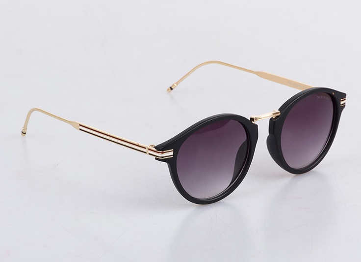 عینک آفتابی طرح TOMMY