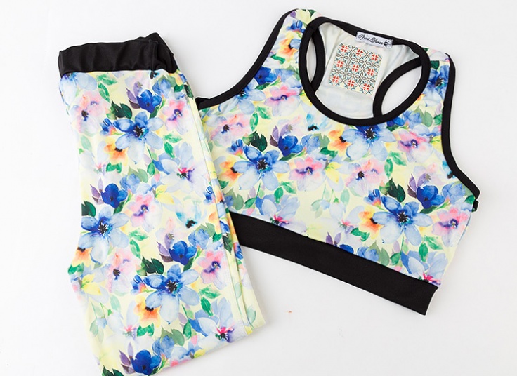 ست نیم‌تنه و شلوار ورزشی زنانه