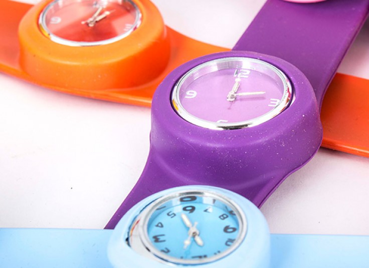 ساعت فانتزی با بند خط‌کشی