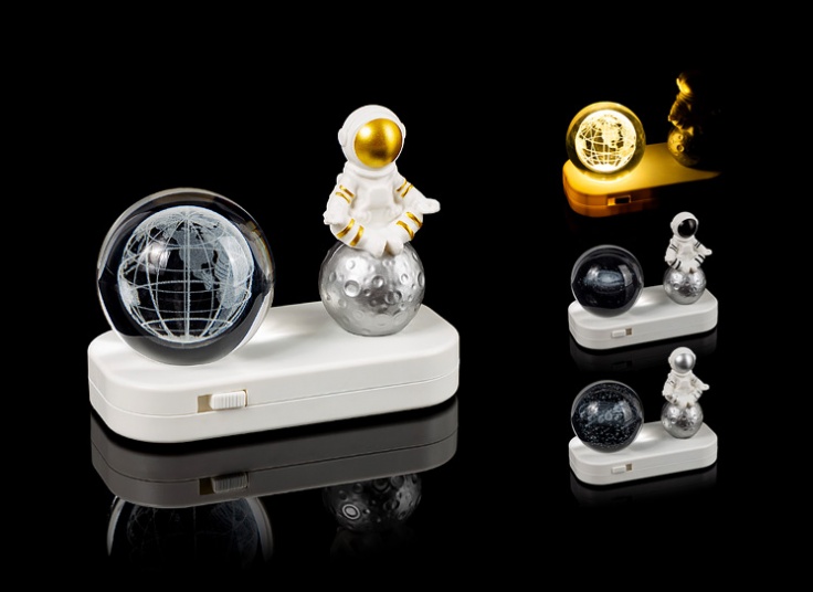 چراغ خواب شارژی فضانورد و گوی