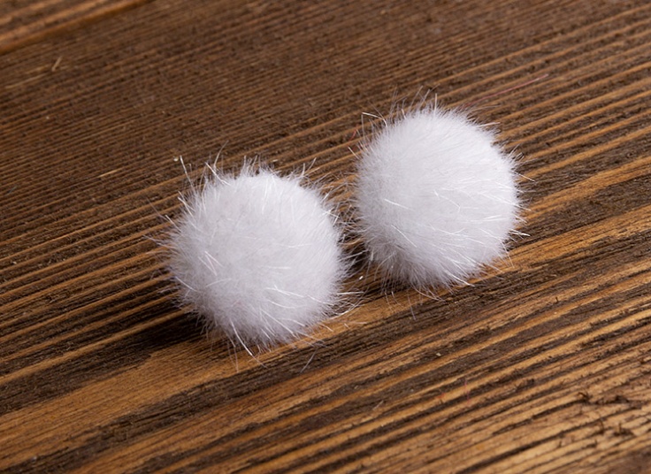 گوشواره میخی پشمی