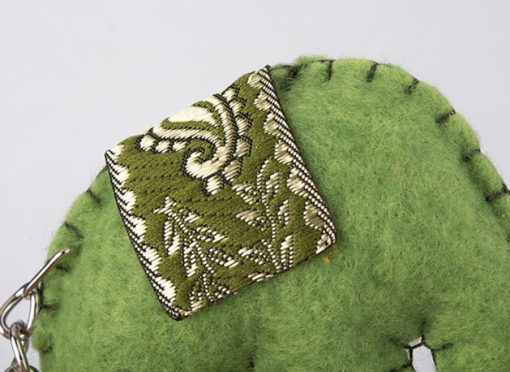 جاسوئیچی و سنجاق سینه