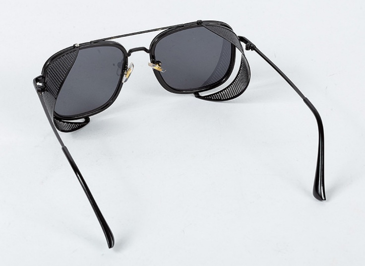 عینک آفتابی بغل توری