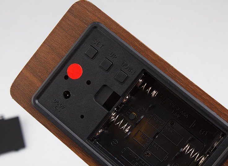 ساعت رومیزی wooden clock