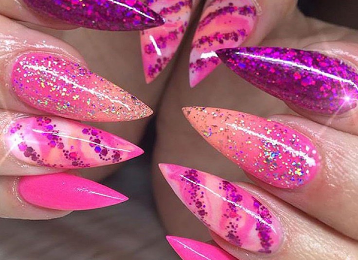 خدمات ناخن در سالن فائزه