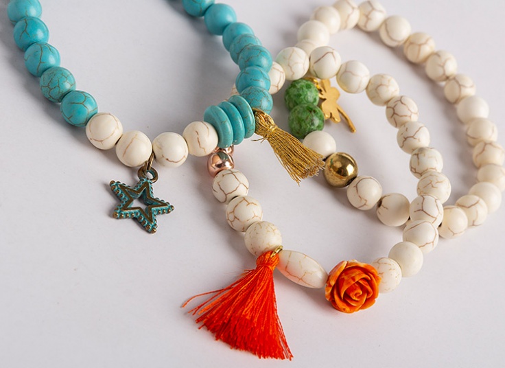 دستبند سنگی آویزدار