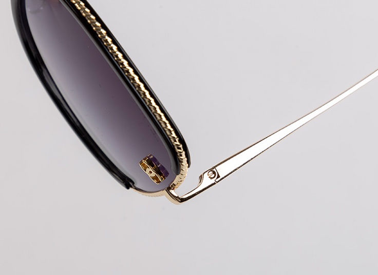 عینک آفتابی طرح Chanel