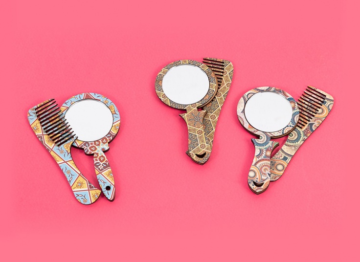 ست آینه و شانه چوبی دسته دار