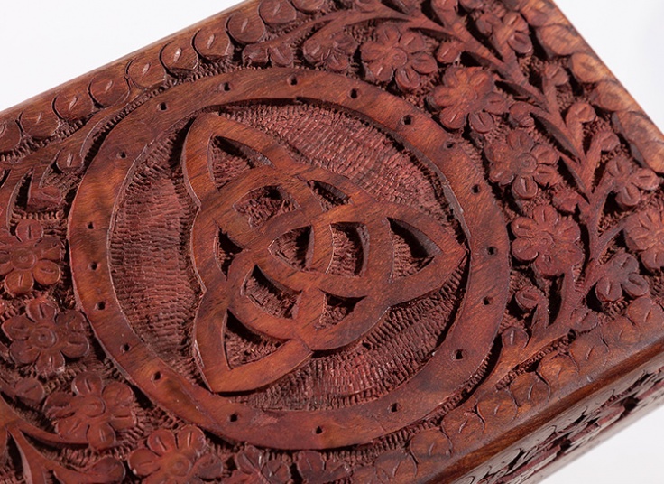 جعبه چوبی منبت کاری